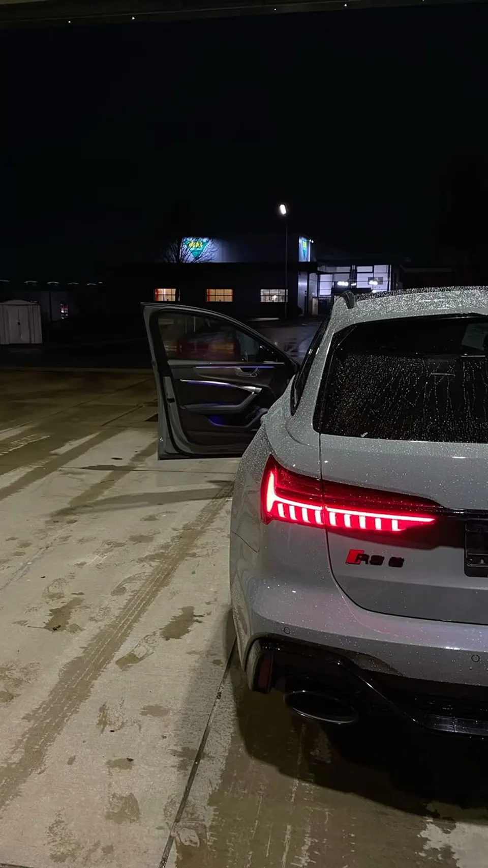 Remplace ma voiture par un RS6 — visuel généré par Antimetric
